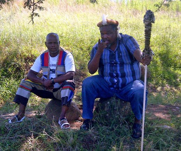 Mr. I. M. Gumede (Chairperson of Ubumbano LwamaQwabe) and Inkosi uMakhisini Qwabe of Mthandeni. Photo credit: Musa Hlatshwayo