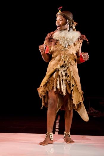 Imbongi James Mbhele in Musa Hlatshwayo's 'uZulu noQwabe'. Photographer: Val Adamson